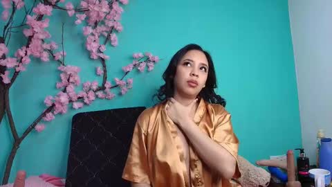 Esmeralda  online show from November 18, 2025, 11:47 am