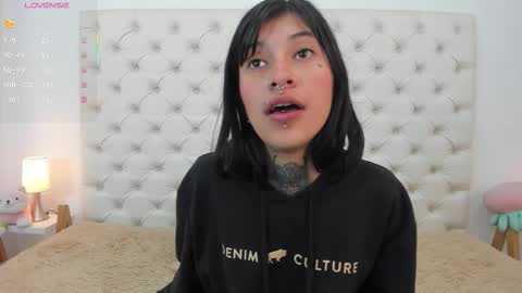 esmeralda  online show from September 20, 2025, 4:08 pm