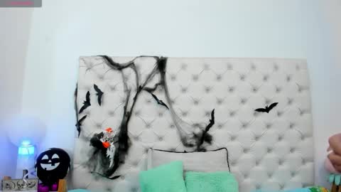 esmeralda  online show from October 30, 2025, 3:35 pm