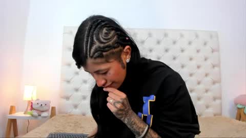 esmeralda  online show from April 20, 2026, 12:08 pm