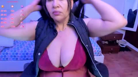 esme online show from October 16, 2025, 11:44 am