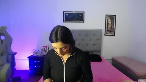 Perla online show from October 5, 2025, 4:55 am