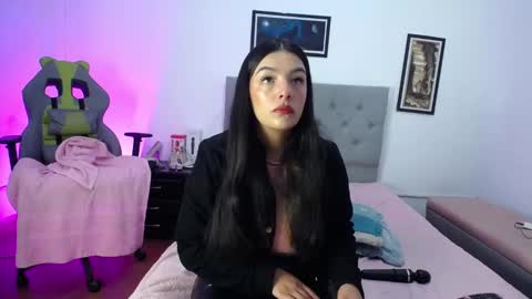 Perla online show from October 14, 2025, 4:02 am