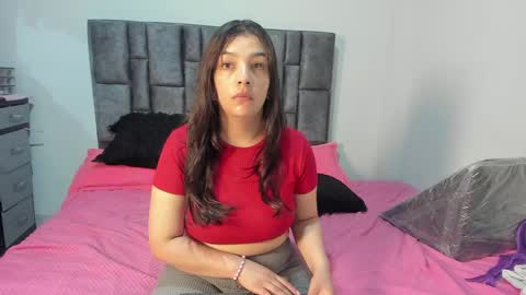 Snapshot of esmeraldaa_sc chatting on May 25, 2026, 6:19 am Perla online show from May 25, 2026, 6:19 am