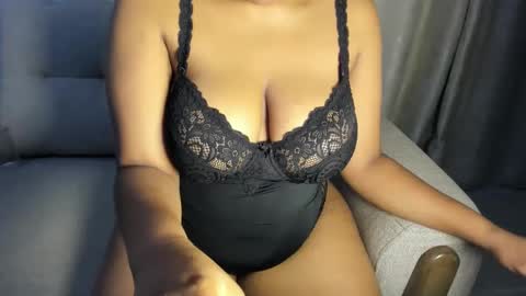 Esme online show from October 2, 2025, 11:45 pm