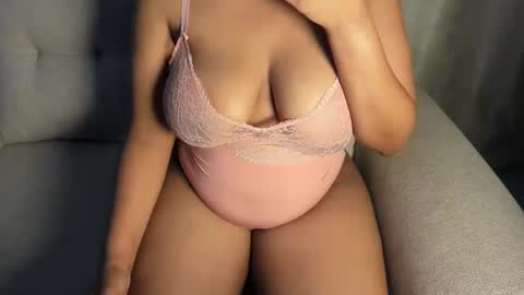 Esme online show from November 8, 2025, 10:19 pm