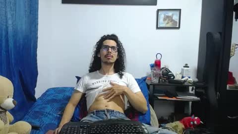 Esnider online show from April 26, 2026, 2:42 am