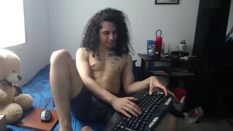 Esnider online show from April 30, 2026, 6:58 pm