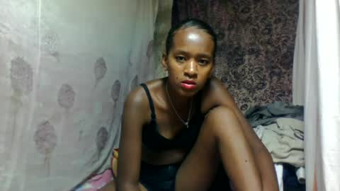 Snapshot of estancelee chatting on June 15, 2026, 8:22 pm estancelee online show from June 15, 2026, 8:22 pm