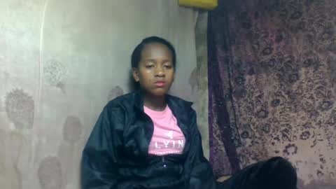 Snapshot of estancelee chatting on June 21, 2026, 12:35 am estancelee online show from June 21, 2026, 12:35 am