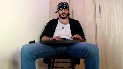 Esteban Fernandez online show from January 29, 2025, 8:04 pm