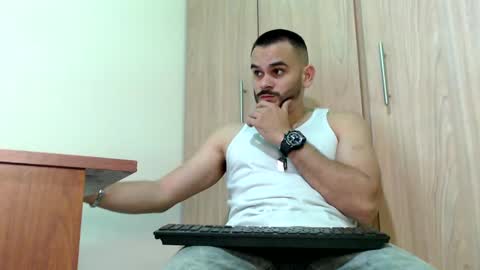 Esteban Fernandez online show from February 8, 2025, 9:15 pm