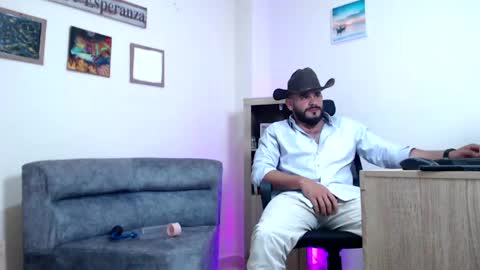 Esteban Fernandez online show from April 18, 2026, 6:39 am