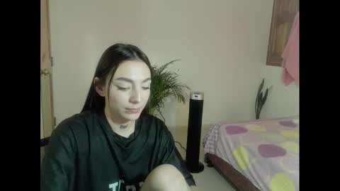 Snapshot of estefa1 chatting on September 30, 2025, 8:25 pm estefa1 online show from September 30, 2025, 8:25 pm