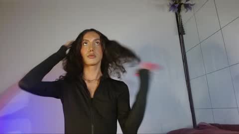 Estefa G online show from February 18, 2025, 3:31 am