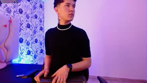 estefan_tay online show from February 5, 2026, 8:35 pm