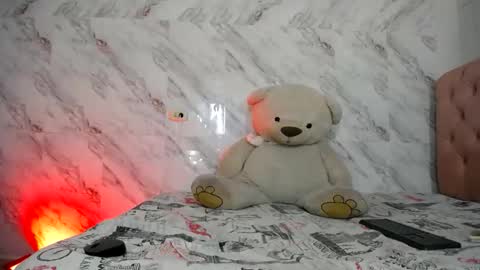 estefani robles online show from April 11, 2026, 11:20 pm