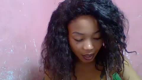 estelah20 online show from October 19, 2025, 5:41 am