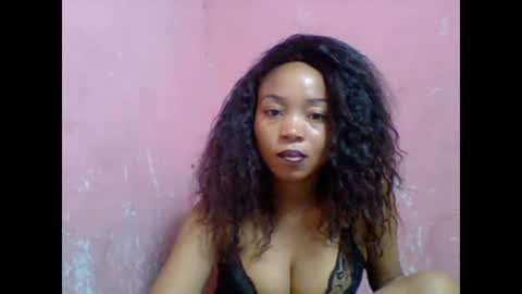 estelah20 online show from October 21, 2025, 5:41 am