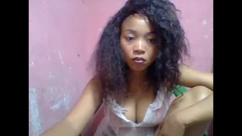 estelah20 online show from November 10, 2025, 6:12 am