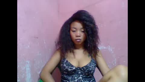 estelah20 online show from November 11, 2025, 5:51 am