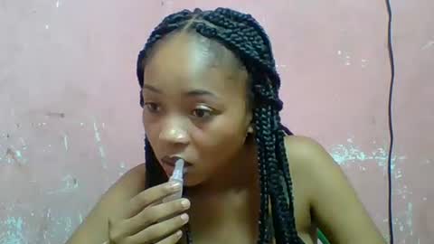 estelah20 online show from November 13, 2025, 7:29 am