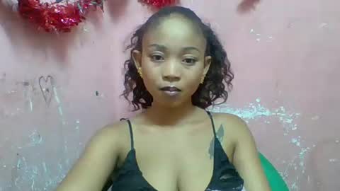 estelah20 online show from December 17, 2025, 5:08 pm