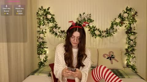 Ester online show from December 19, 2024, 7:29 pm