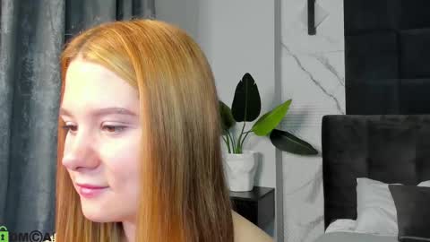 Ester online show from September 28, 2025, 12:43 pm