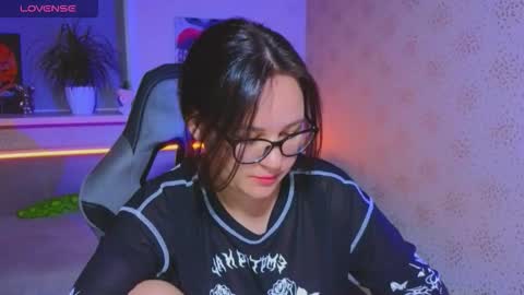 EsterPlayful online show from September 11, 2025, 4:07 pm