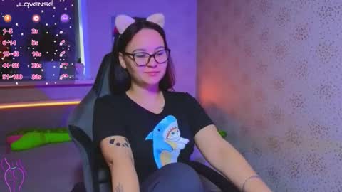 EsterPlayful online show from September 18, 2025, 7:10 am