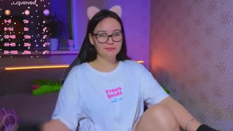 EsterPlayful online show from September 27, 2025, 2:33 pm