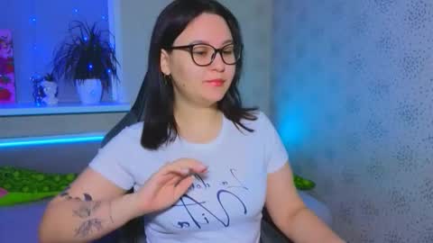 EsterPlayful online show from November 28, 2025, 8:50 am