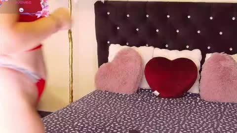 Esthera   online show from September 20, 2025, 4:24 am