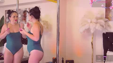 Esthera   online show from November 24, 2025, 5:18 am