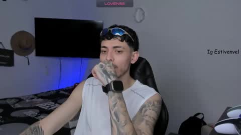 estivenvel online show from October 21, 2025, 5:02 pm