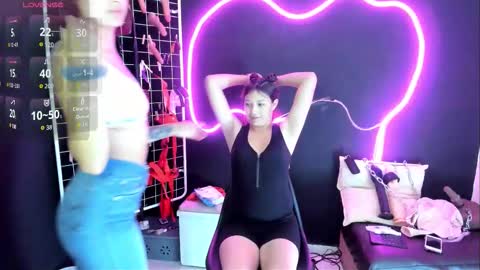 Cloe and Megan online show from October 22, 2025, 7:46 pm