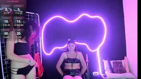 Cloe and Megan online show from November 21, 2025, 7:23 pm