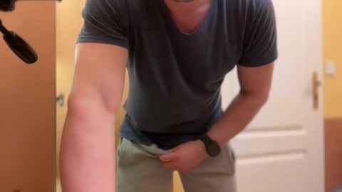 Tom online show from November 15, 2025, 6:04 pm