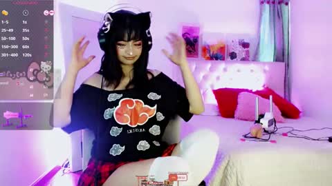 Moon online show from November 2, 2025, 8:33 pm