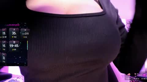 Snapshot of eternalmuse chatting on November 12, 2025, 9:10 am eternalmuse online show from November 12, 2025, 9:10 am