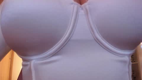 eternalmuse online show from February 8, 2026, 9:02 am