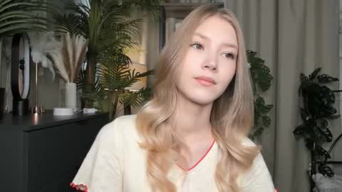 Natalie online show from September 26, 2025, 5:44 am