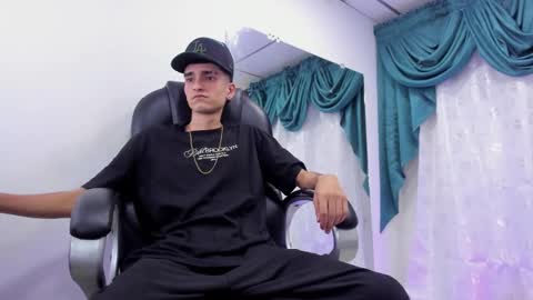 Snapshot of ethan_boy_ chatting on December 19, 2024, 10:00 pm Ethan online show from December 19, 2024, 10:00 pm