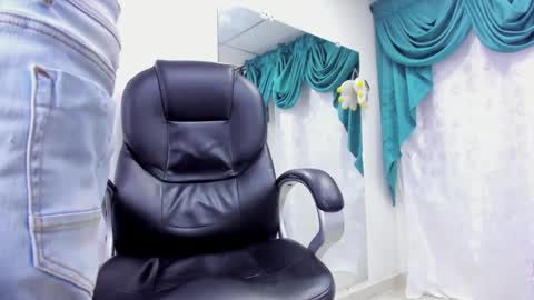 Snapshot of ethan_boy_ chatting on February 5, 2025, 11:28 pm Ethan online show from February 5, 2025, 11:28 pm