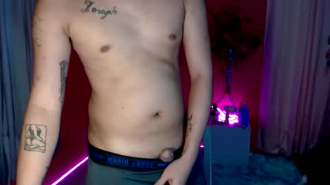 Snapshot of ethan_uwuxx chatting on October 9, 2025, 10:19 pm DAVE online show from October 9, 2025, 10:19 pm