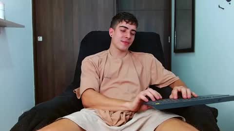 Snapshot of ethangreey1 chatting on March 5, 2025, 6:01 pm ethangreey1 online show from March 5, 2025, 6:01 pm