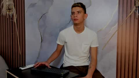 ethanhot_os online show from April 12, 2026, 11:43 pm