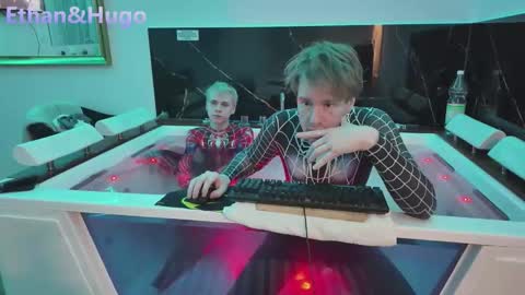 Hugo and Ethan online show from April 20, 2026, 3:31 am