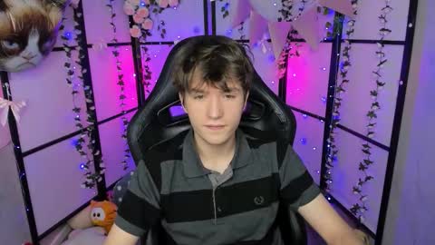 Ethan online show from October 15, 2025, 9:04 pm